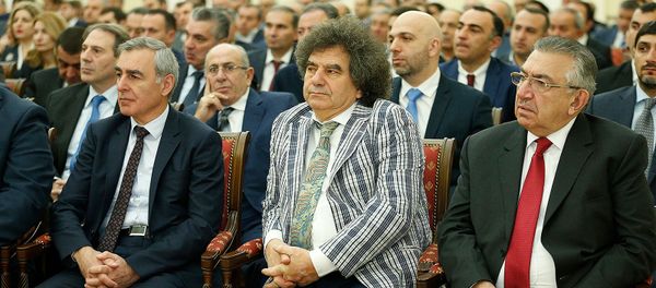 Встреча и.о. премьер-министра Никола Пашиняна и президента Армена Саркисяна с предпринимателями Армении (21 ноября 2018). Еревaн - Sputnik Армения