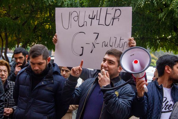 Акция протеста против ЛГБТ пропаганды в Армении перед Домом Правительства (22 ноября 2018). Еревaн Акция протеста против ЛГБТ пропаганды в Армении перед Домом Правительства (22 ноября 2018). Еревaн - Sputnik Армения