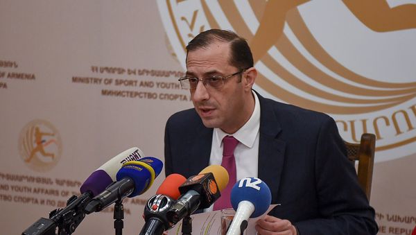 Пресс-конференция и.о. министра спорта и по делам молодежи Габриела Казаряна (23 ноября 2018). Еревaн - Sputnik Армения