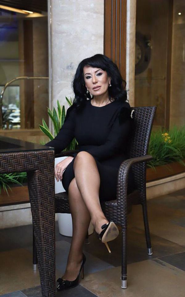 Женщина-политик должна быть красивой: Наира Зограбян о семье, муже и слезах Женщина-политик должна быть красивой: Наира Зограбян о семье, муже и слезах - Sputnik Армения