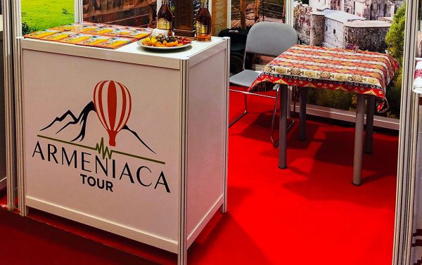 Стенд компании Armeniaca Tour на туристической выставке в Варшаве Стенд компании Armeniaca Tour на туристической выставке в Варшаве - Sputnik Армения