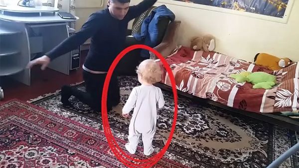 Папа танцует с сыном - Sputnik Армения