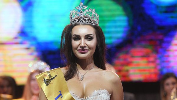 Анастасия Бокша, награжденная в номинации Топ модель Plus 2018, во время финалов всероссийских конкурсов красоты «Топ модель России 2018» и «Топ модель PLUS 2018» в Korston Club Hotel в Москве - Sputnik Արմենիա