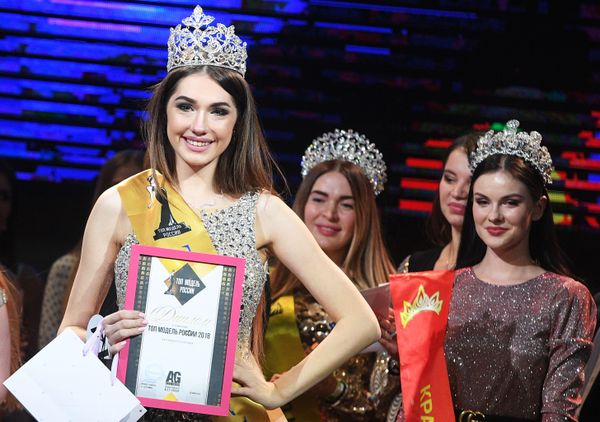 Алина Рудакова, награжденная в номинации Топ модель России 2018, во время финалов всероссийских конкурсов красоты «Топ модель России 2018» и «Топ модель PLUS 2018» в Korston Club Hotel в Москве - Sputnik Армения