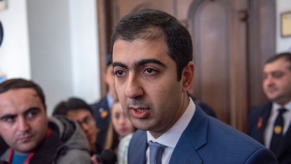 Адвокат Арам Орбелян ответил на вопросы журналистов в Апелляционном суде Армении (28 ноября 2018). Еревaн Адвокат Арам Орбелян ответил на вопросы журналистов в Апелляционном суде Армении (28 ноября 2018). Еревaн - Sputnik Армения