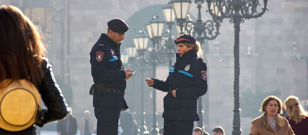 Сотрудники полиции Армении на площади Республики - Sputnik Արմենիա