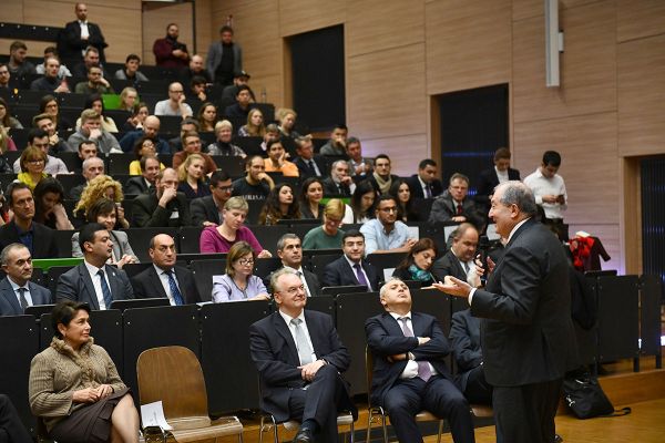 «Ժամանակն է լուծել խնդիրը». նախագահը պատասխանել է ադրբեջանցի ուսանողի հարցին «Ժամանակն է լուծել խնդիրը». նախագահը պատասխանել է ադրբեջանցի ուսանողի հարցին - Sputnik Արմենիա