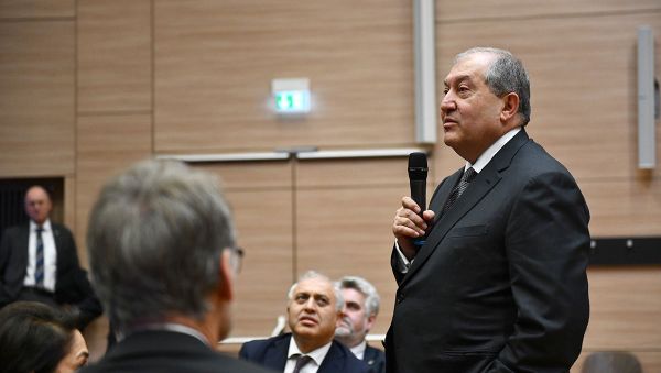 Президент Армен Саркисян встретился с преподавателями и студентами университета Отто-фон Герике (29 ноября 2018). Магдебург - Sputnik Արմենիա