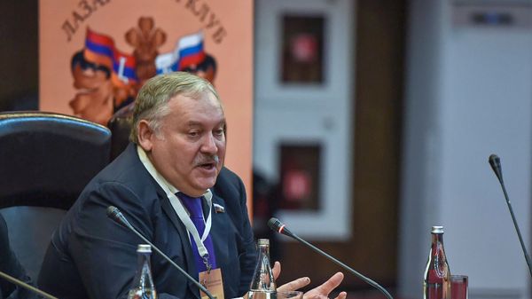 Константин Затулин на заседании армяно-российского Лазаревского клуба (30 ноября 2018). Еревaн - Sputnik Армения