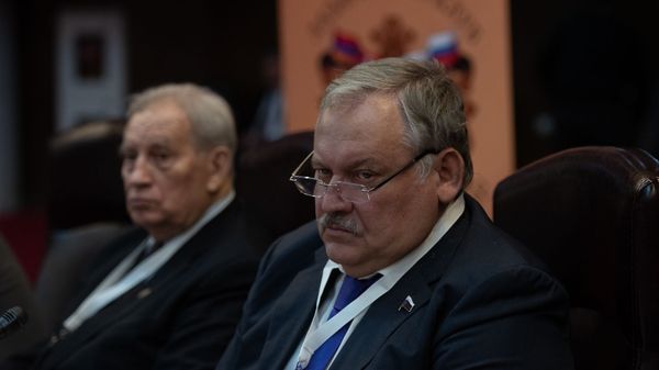 Константин Затулин на заседании армяно-российского Лазаревского клуба (30 ноября 2018). Еревaн - Sputnik Армения