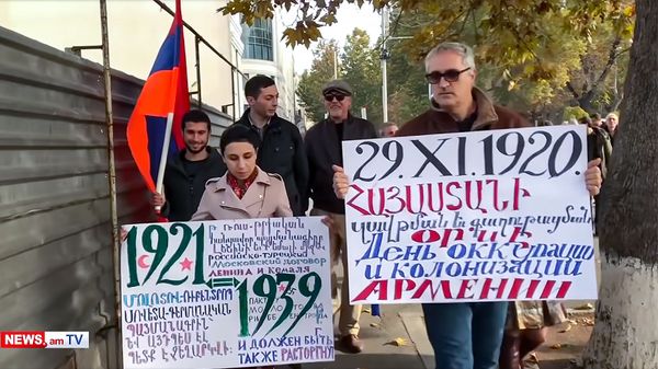 Потасовка между комунистами и прозападными силами в Ереване - Sputnik Армения