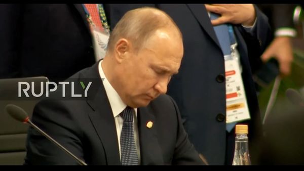 Президент РФ Путин не поздоровался с президентом США Трампом - Sputnik Армения