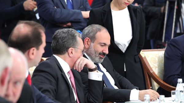 Делегация Армении во главе с и.о. премьер-министра Николом Пашиняном на заседании Совета коллективной безопасности ОДКБ (8 ноября 2018). Астана - Sputnik Армения