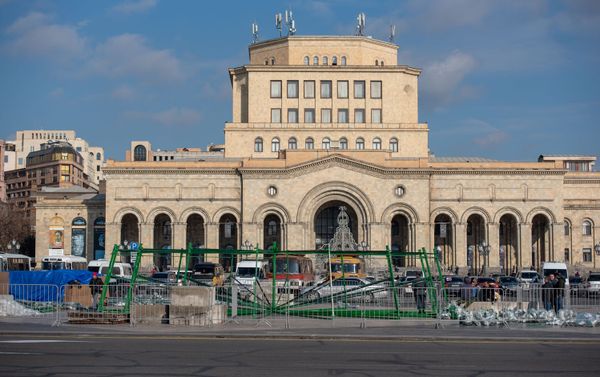 Монтаж новогодней елки на пл. Республики в Ереване - Sputnik Армения