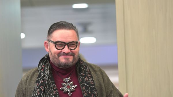 Историк моды Александр Васильев во время презентации своей книги Фамильные ценности. Книга обретенных мемуаров (3 декабря 2018). Москвa - Sputnik Армения