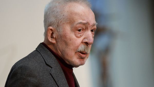 Андрей Битов на церемонии вручения премии Ясная поляна (28 октября 2015). Москвa - Sputnik Армения