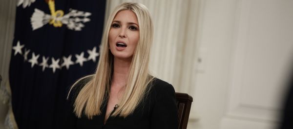 Дочь и советник президента США Иванка Трамп во время выступления в Белом доме Дочь и советник президента США Иванка Трамп во время выступления в Белом доме - Sputnik Армения