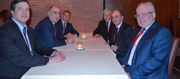Встреча глав МИД Армении и Азербайджана при посредничестве сопредседателей Минской группы ОБСЕ (5 декабря 2018). Милан Встреча глав МИД Армении и Азербайджана при посредничестве сопредседателей Минской группы ОБСЕ (5 декабря 2018). Милан - Sputnik Армения