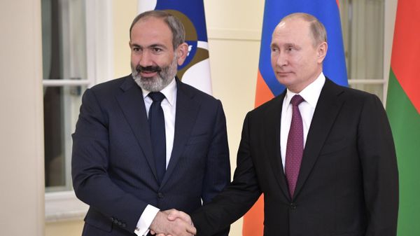 И.о. премьер-министра Армении Никол Пашинян и президент России Владимир Путин перед заседанием Высшего Евразийского экономического совета (6 декабря 2018). Санкт-Петербург - Sputnik Армения