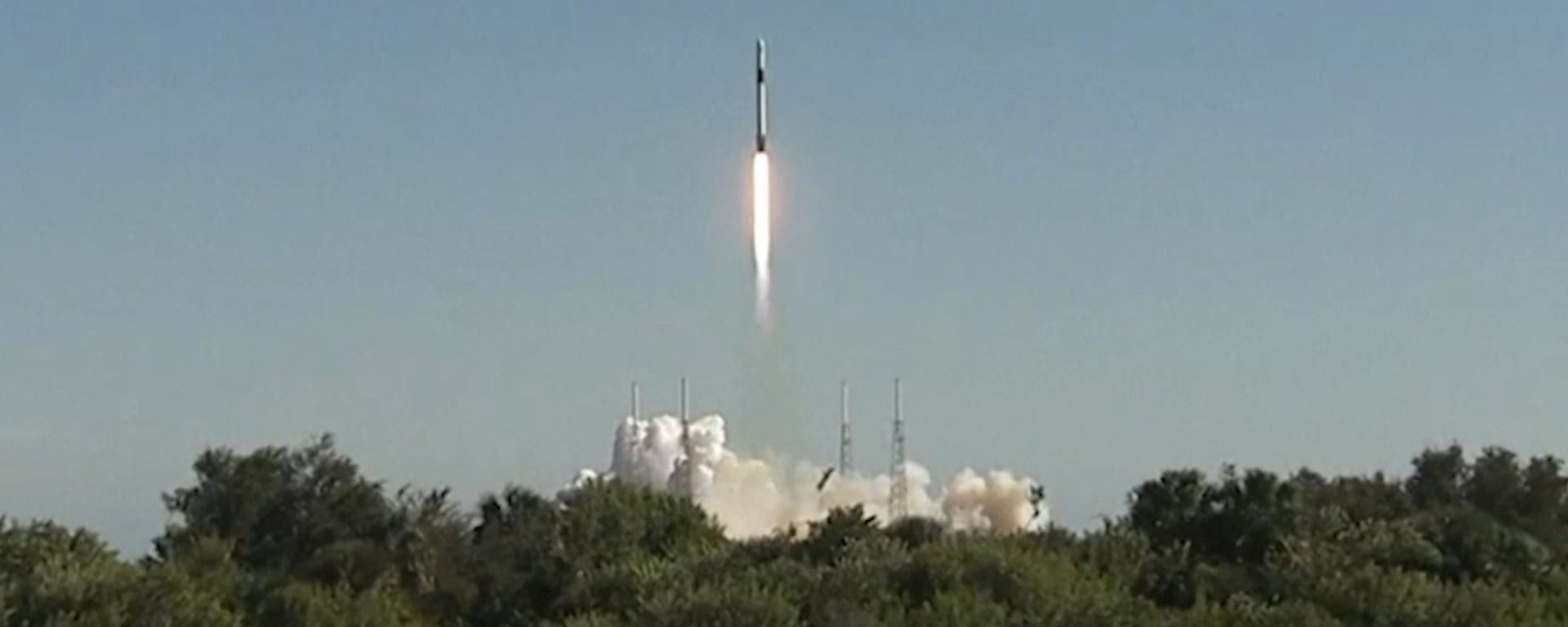 Ракета-носитель Falcon 9 с кораблем Dragon отправилась к МКС - Sputnik Армения, 1920, 24.11.2021