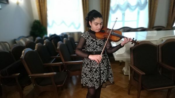 Участница XIX Международного телевизионного конкурса юных музыкантов Щелкунчик Мане Мхитарян Участница XIX Международного телевизионного конкурса юных музыкантов Щелкунчик Мане Мхитарян - Sputnik Армения