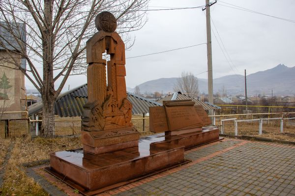 Памятник жертвам землетресения 1988 года в селе Ширакамут Памятник жертвам землетресения 1988 года в селе Ширакамут - Sputnik Армения