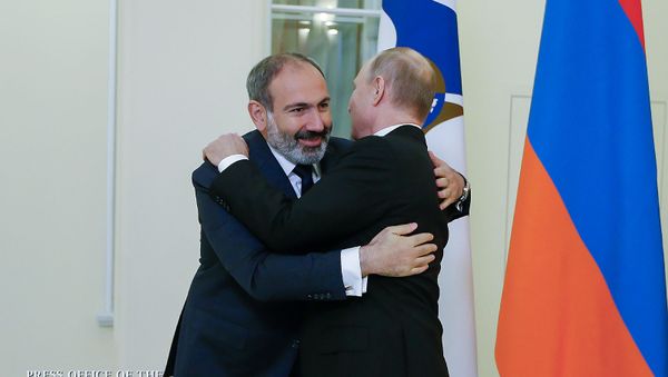 Встреча и.о. премьер-министра Армении Никола Пашиняна и президента России Владимира Путина перед началом заседания Высшего Евразийского экономического совета (6 декабря 2018). Санкт-Петербург - Sputnik Армения