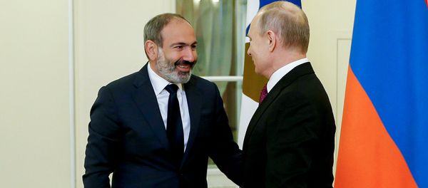 Встреча и.о. премьер-министра Армении Никола Пашиняна и президента России Владимира Путина перед началом заседания Высшего Евразийского экономического совета (6 декабря 2018). Санкт-Петербург - Sputnik Армения