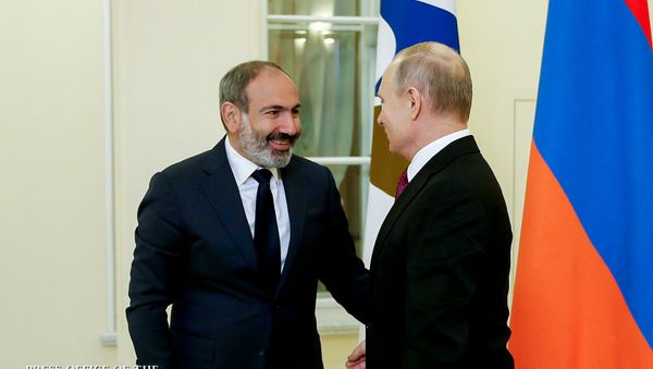 Встреча и.о. премьер-министра Армении Никола Пашиняна и президента России Владимира Путина перед началом заседания Высшего Евразийского экономического совета (6 декабря 2018). Санкт-Петербург - Sputnik Արմենիա
