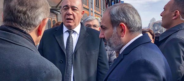 И.о. премьер-министра Никол Пашинян ознакомился с ходом ремонта дорог Гюмри И.о. премьер-министра Никол Пашинян ознакомился с ходом ремонта дорог Гюмри - Sputnik Армения