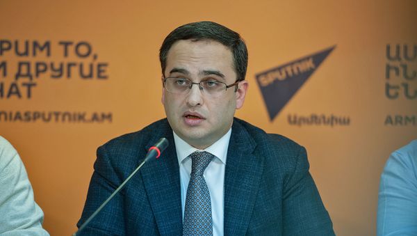 Виктор Согомонян на пресс-конференции команды адвокатов Роберта Кочаряна (7 декабря 2018). Еревaн - Sputnik Армения
