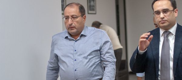 Адвокат Роберта Кочаряна Айк Алумян перед началом пресс-конференции (7 декабря 2018). Еревaн Адвокат Роберта Кочаряна Айк Алумян перед началом пресс-конференции (7 декабря 2018). Еревaн - Sputnik Армения