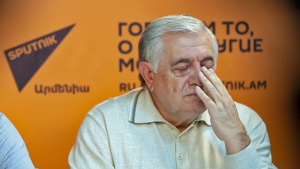 Адвокат Роберта Кочаряна Рубен Саакян на пресс-конференции (7 декабря 2018). Еревaн - Sputnik Արմենիա