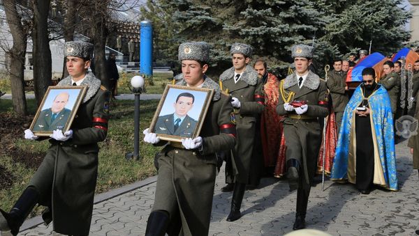 Останки погибших пилотов преданы земле в пантеоне «Ераблур» - Sputnik Армения