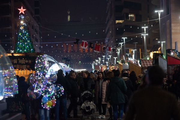 Торжественная церемония открытия рождественской ярмарки на Северном проспекте в Ереване Торжественная церемония открытия рождественской ярмарки на Северном проспекте в Ереване - Sputnik Армения
