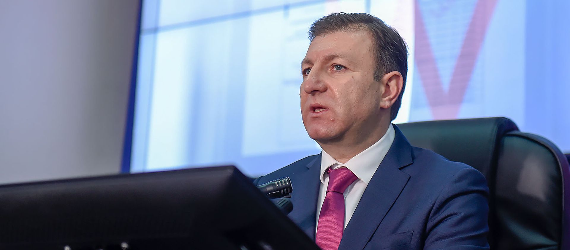 Секретарь ЦИК Армении Армен Смбатян в день внеочередных выборов в НС РА (9 декабря 2018). Еревaн - Sputnik Արմենիա, 1920, 19.07.2021