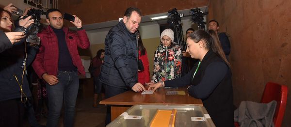 Кандидат в депутаты от РПА Виген Саркисян во время голосования (9 декабря 2018). Еревaн - Sputnik Армения