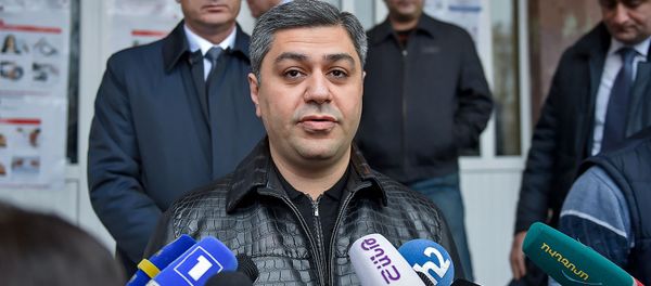 Глава СНБ Армении Артур Ванецян ответил на вопросы журналистов после выхода из избирательного участка (9 декабря 2018). Еревaн Глава СНБ Армении Артур Ванецян ответил на вопросы журналистов после выхода из избирательного участка (9 декабря 2018). Еревaн - Sputnik Армения