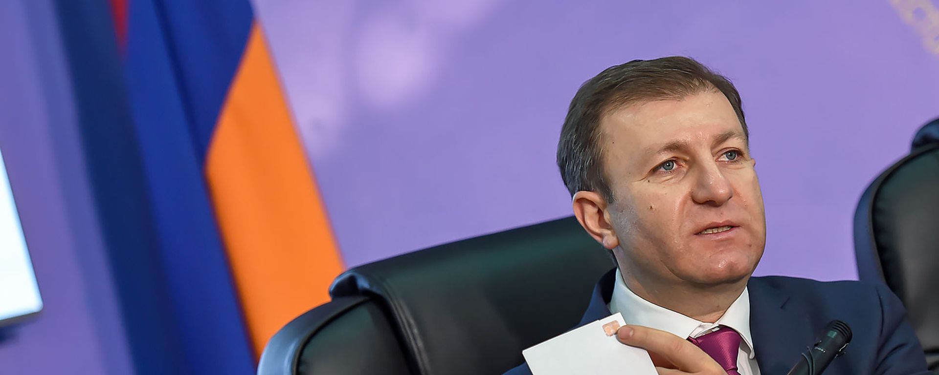 Секретарь ЦИК Армении Армен Смбатян в день внеочередных выборов в НС РА (9 декабря 2018). Еревaн - Sputnik Արմենիա, 1920, 11.05.2021