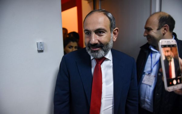 Փաշինյանը «Իմ քայլը» դաշինքի շտաբում շփվել է լրագրողների հետ - Sputnik Արմենիա