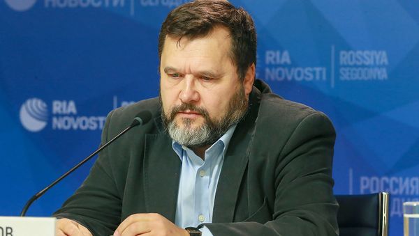 Александр Крылов во время телемоста Еревaн-Москвa по итогам выборов в НС РА (10 декабря 2018). Москвa - Sputnik Армения