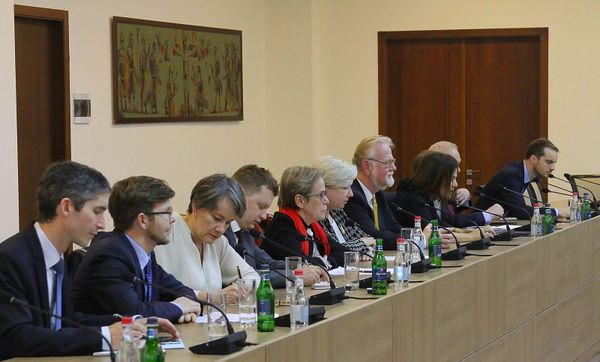 Итоги выборов крайне воодушевляют, но есть одно но: Мнацаканян принял наблюдателей - Sputnik Армения
