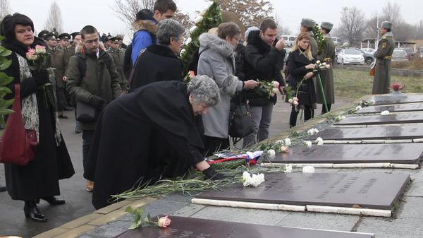 Ведь пилоты не умирают, они улетают в небо... 30 лет подвигу сербских летчиков в Армении Ведь пилоты не умирают, они улетают в небо... 30 лет подвигу сербских летчиков в Армении - Sputnik Армения