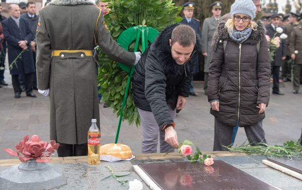 Церемония памяти сербских летчиков, разбившихся после Спитакского землетрясения Церемония памяти сербских летчиков, разбившихся после Спитакского землетрясения - Sputnik Армения