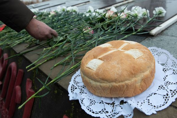 Ведь пилоты не умирают, они улетают в небо... 30 лет подвигу сербских летчиков в Армении Ведь пилоты не умирают, они улетают в небо... 30 лет подвигу сербских летчиков в Армении - Sputnik Армения