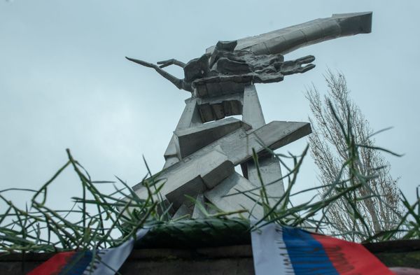 Ведь пилоты не умирают, они улетают в небо... 30 лет подвигу сербских летчиков в Армении Ведь пилоты не умирают, они улетают в небо... 30 лет подвигу сербских летчиков в Армении - Sputnik Армения