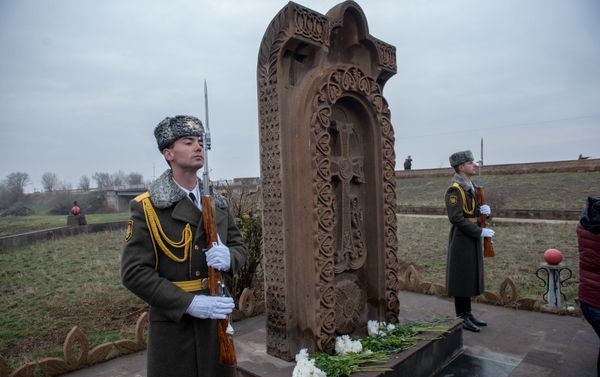 Церемония памяти сербских летчиков, разбившихся после Спитакского землетрясения Церемония памяти сербских летчиков, разбившихся после Спитакского землетрясения - Sputnik Армения