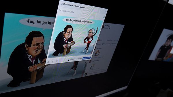 Пользователь социальной сети Facebook делится постом Пользователь социальной сети Facebook делится постом - Sputnik Армения