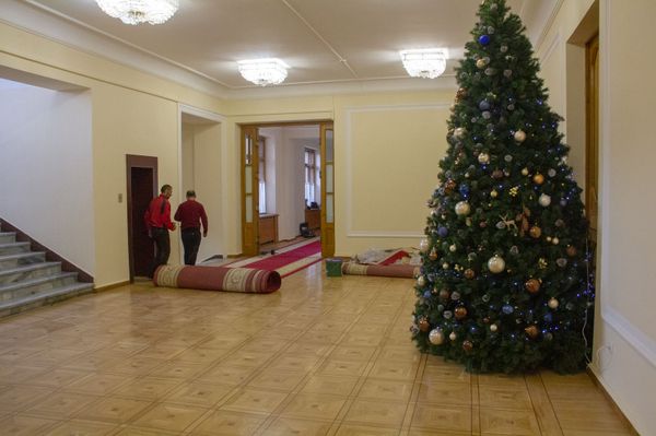 Ковровая дорожка расстелена: в парламенте готовятся встретить новых депутатов - Sputnik Армения