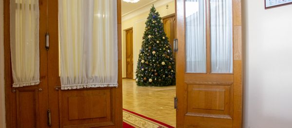 В парламенте Армении готовятся к приему новых депутатов В парламенте Армении готовятся к приему новых депутатов - Sputnik Армения
